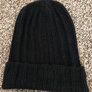 Slouch black beanie